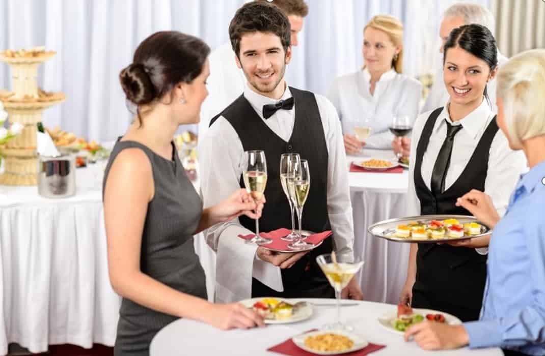 TIPS TO CHOOSING THE BEST WEDDING BUFFET CATERING fOR YOUR WEDDING-www.unwedhousewifeblog.com